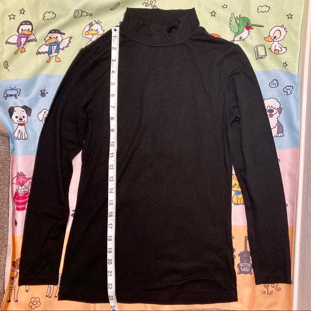 Gifted $3 Black mock turtleneck size small